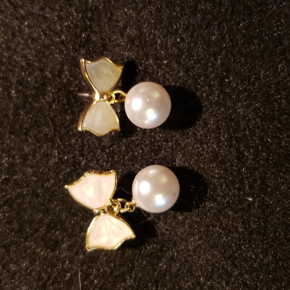 Mother of pearl and shell pearl earrings